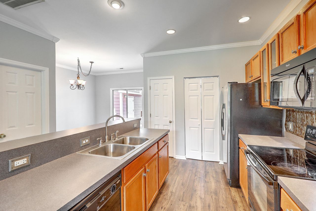 8983 Planters Row Lane Photo 10