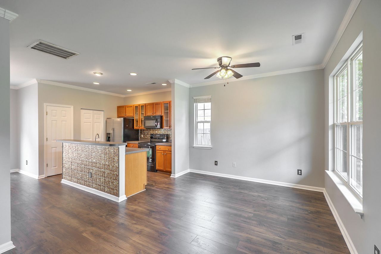 8983 Planters Row Lane Photo 5