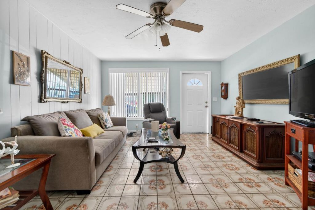 2105 Worthington Road, West Palm Beach, FL 33409 Photo