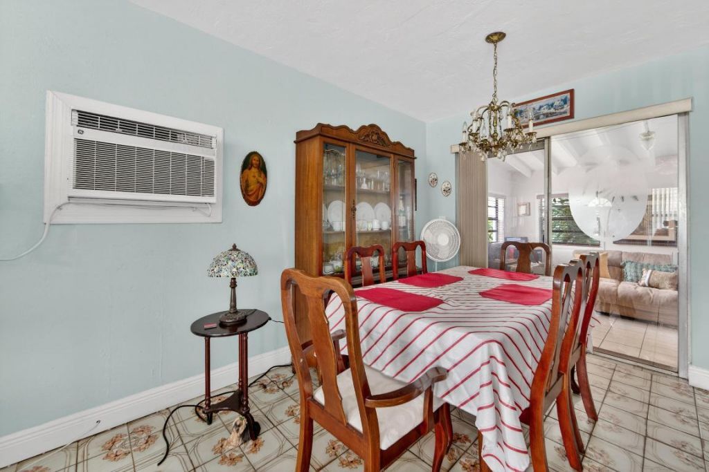 2105 Worthington Road, West Palm Beach, FL 33409 Photo