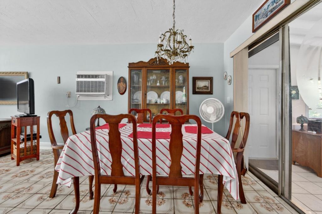 2105 Worthington Road, West Palm Beach, FL 33409 Photo