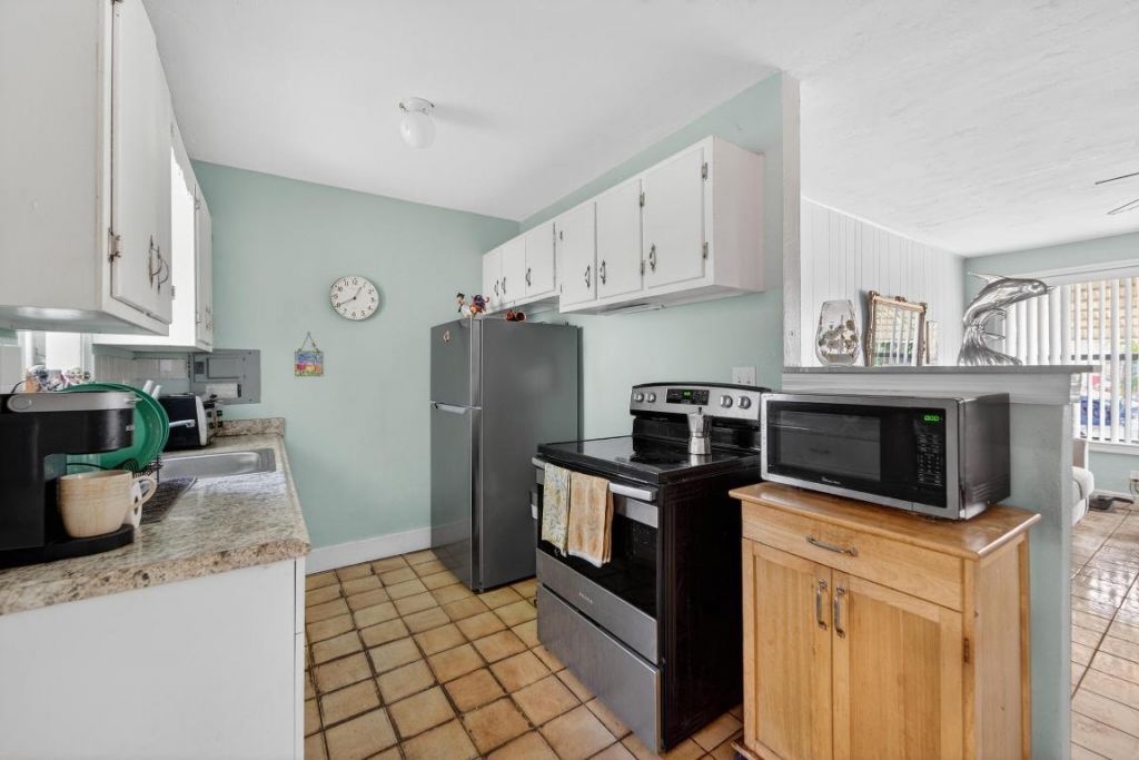 2105 Worthington Road, West Palm Beach, FL 33409 Photo