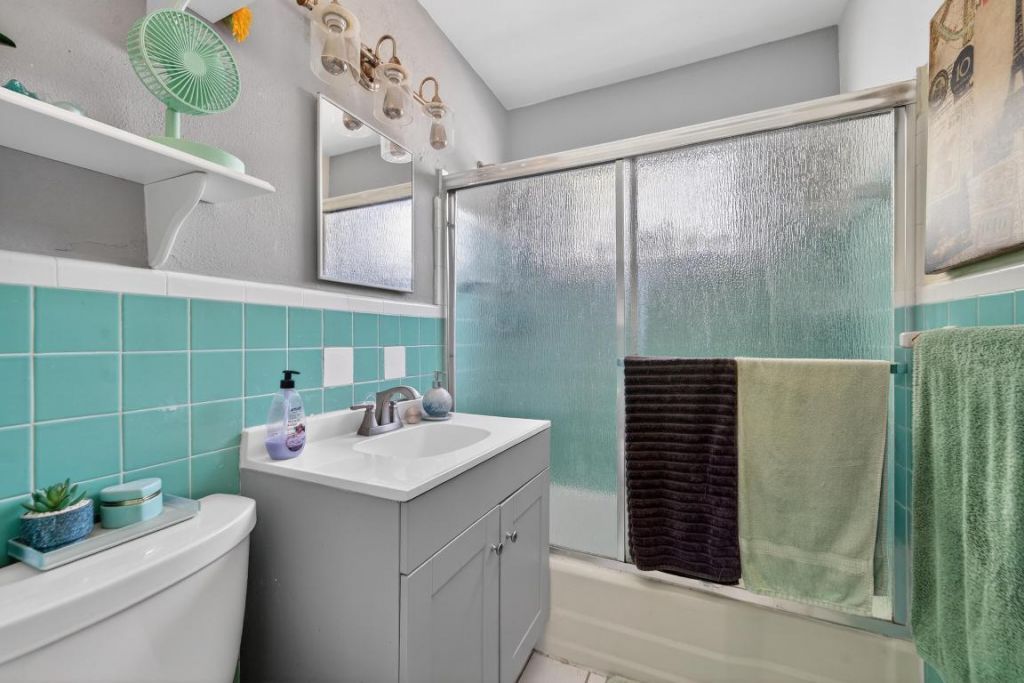 2105 Worthington Road, West Palm Beach, FL 33409 Photo