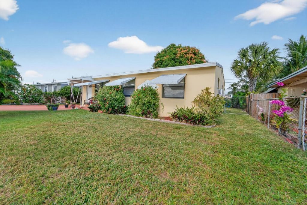 2105 Worthington Road, West Palm Beach, FL 33409 Photo