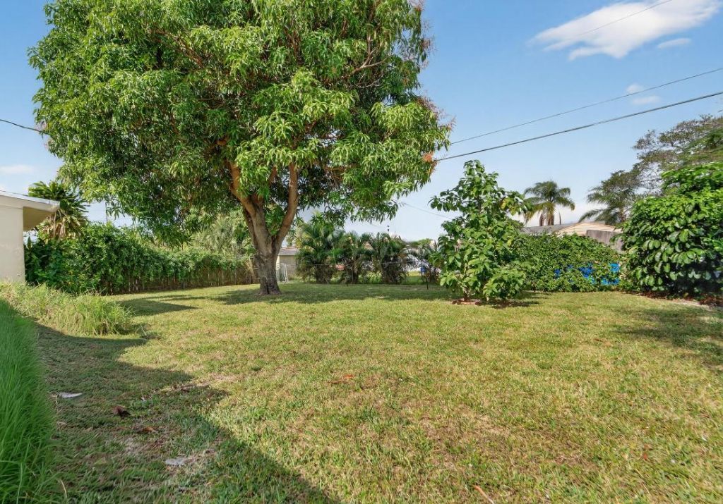 2105 Worthington Road, West Palm Beach, FL 33409 Photo