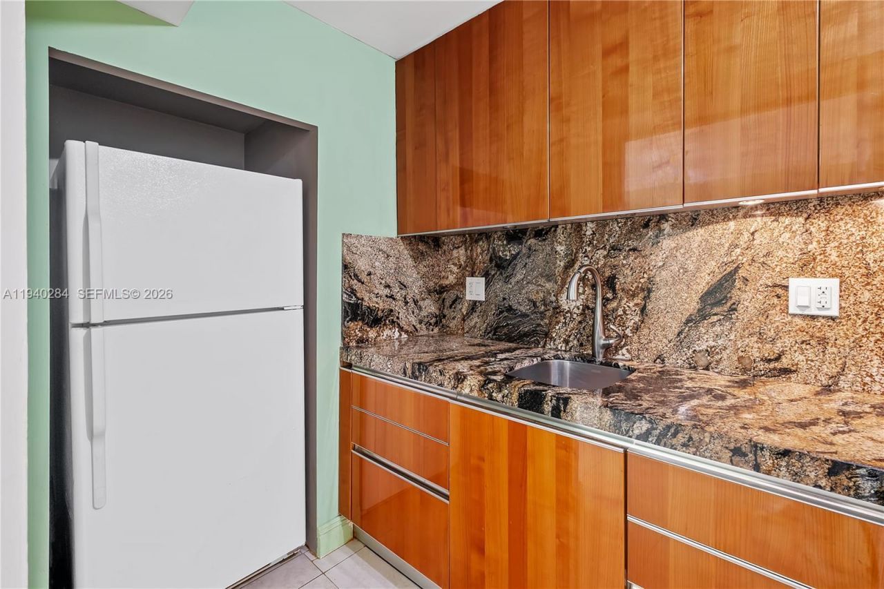 250 174th St, Unit 1510, Sunny Isles Beach, FL 33160 Photo