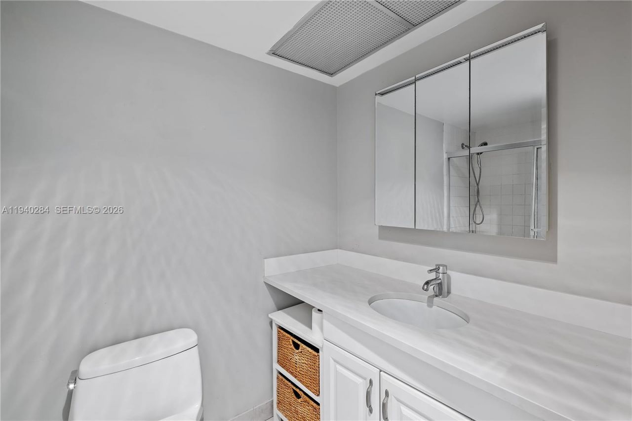 250 174th St, Unit 1510, Sunny Isles Beach, FL 33160 Photo