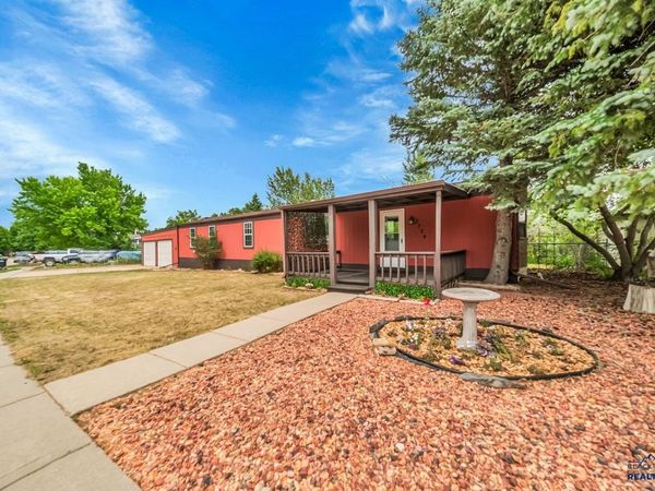 3704 CHIEF DR, Rapid City, SD 57701