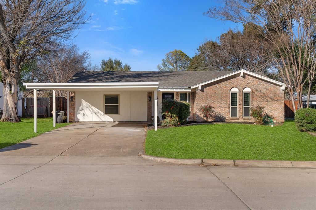 1514 Bogarte Drive, Grand Prairie, TX 75051 Main Photo