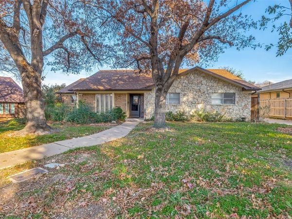 305 Cedar Creek Court, Fort Worth, TX 76103