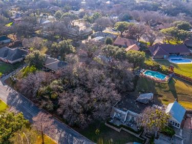 305 Cedar Creek Court, Fort Worth, TX 76103