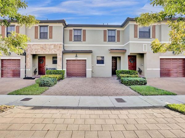 10025 W 32nd Ln, Hialeah, FL 33018