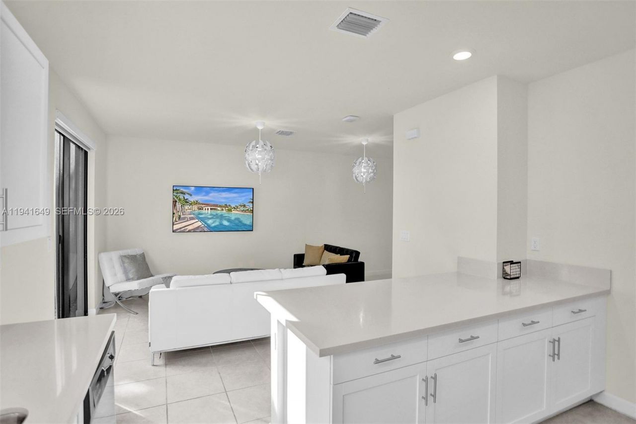 10025 W 32nd Ln, Hialeah, FL 33018 Photo