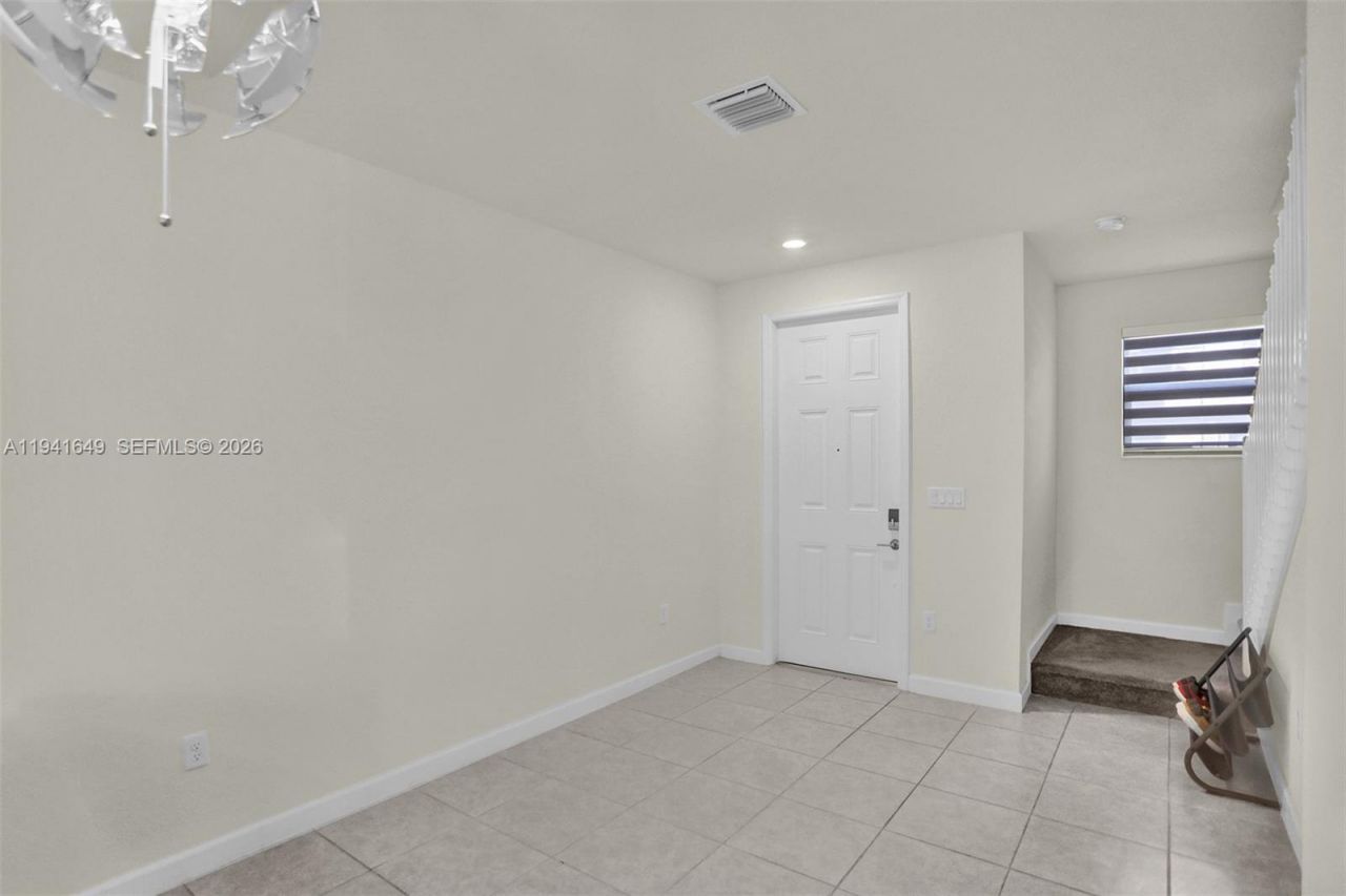 10025 W 32nd Ln, Hialeah, FL 33018 Photo