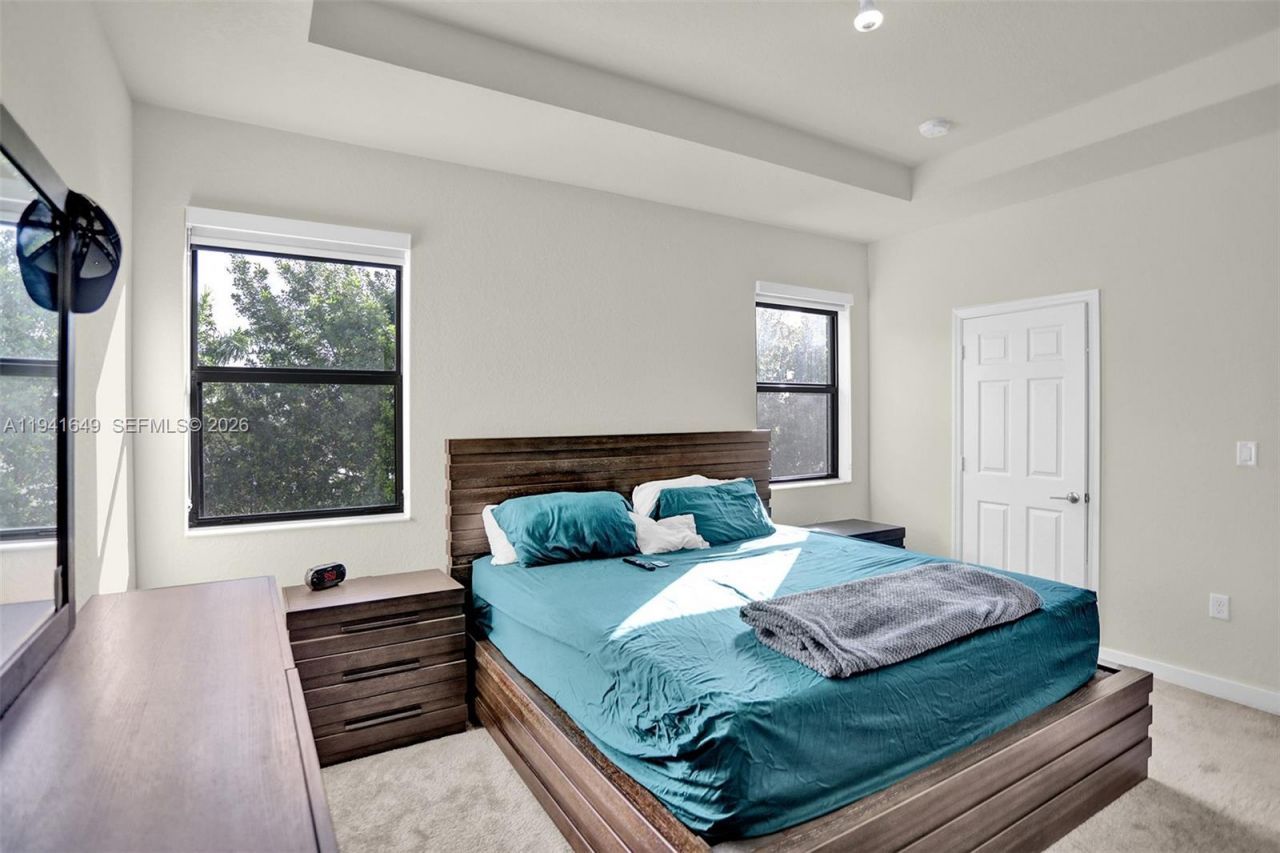 10025 W 32nd Ln, Hialeah, FL 33018 Photo