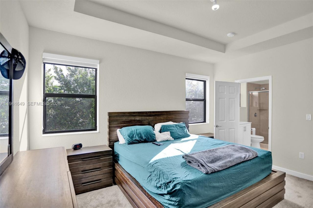 10025 W 32nd Ln, Hialeah, FL 33018 Photo