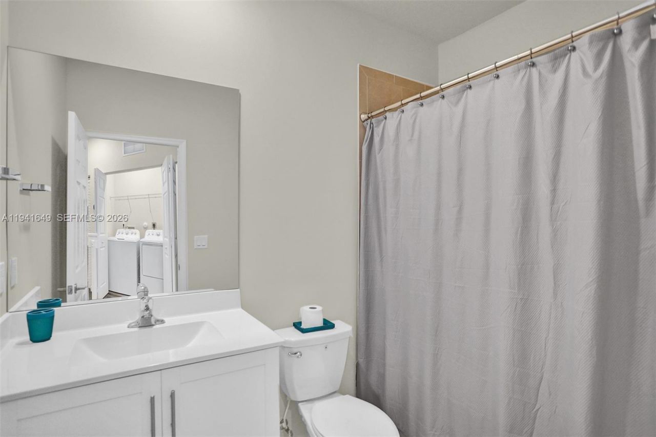 10025 W 32nd Ln, Hialeah, FL 33018 Photo