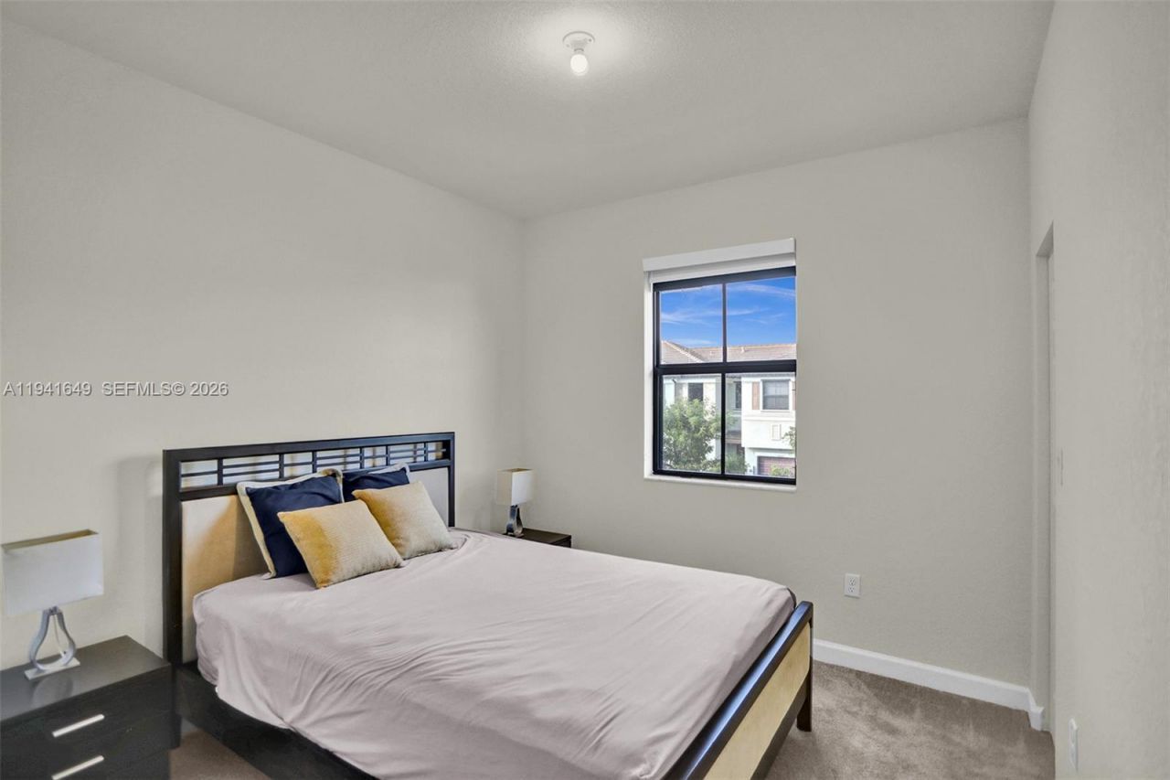 10025 W 32nd Ln, Hialeah, FL 33018 Photo