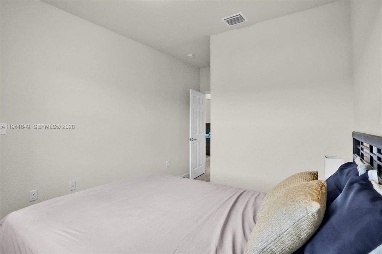 10025 W 32nd Ln, Hialeah, FL 33018 Photo