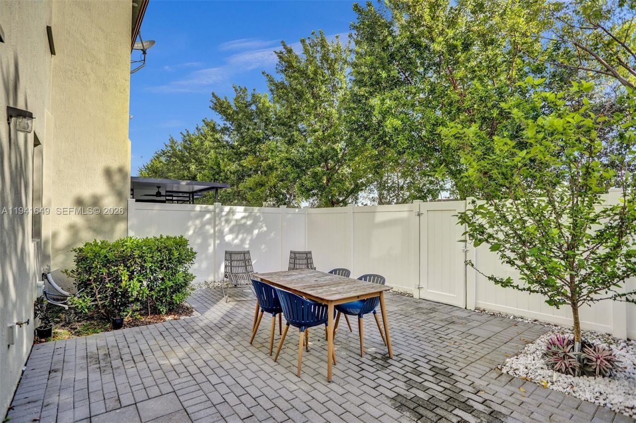 10025 W 32nd Ln, Hialeah, FL 33018 Photo