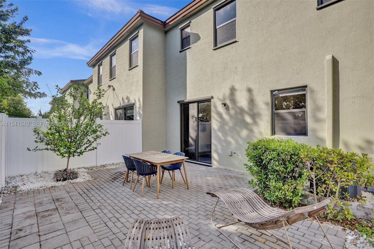 10025 W 32nd Ln, Hialeah, FL 33018 Photo