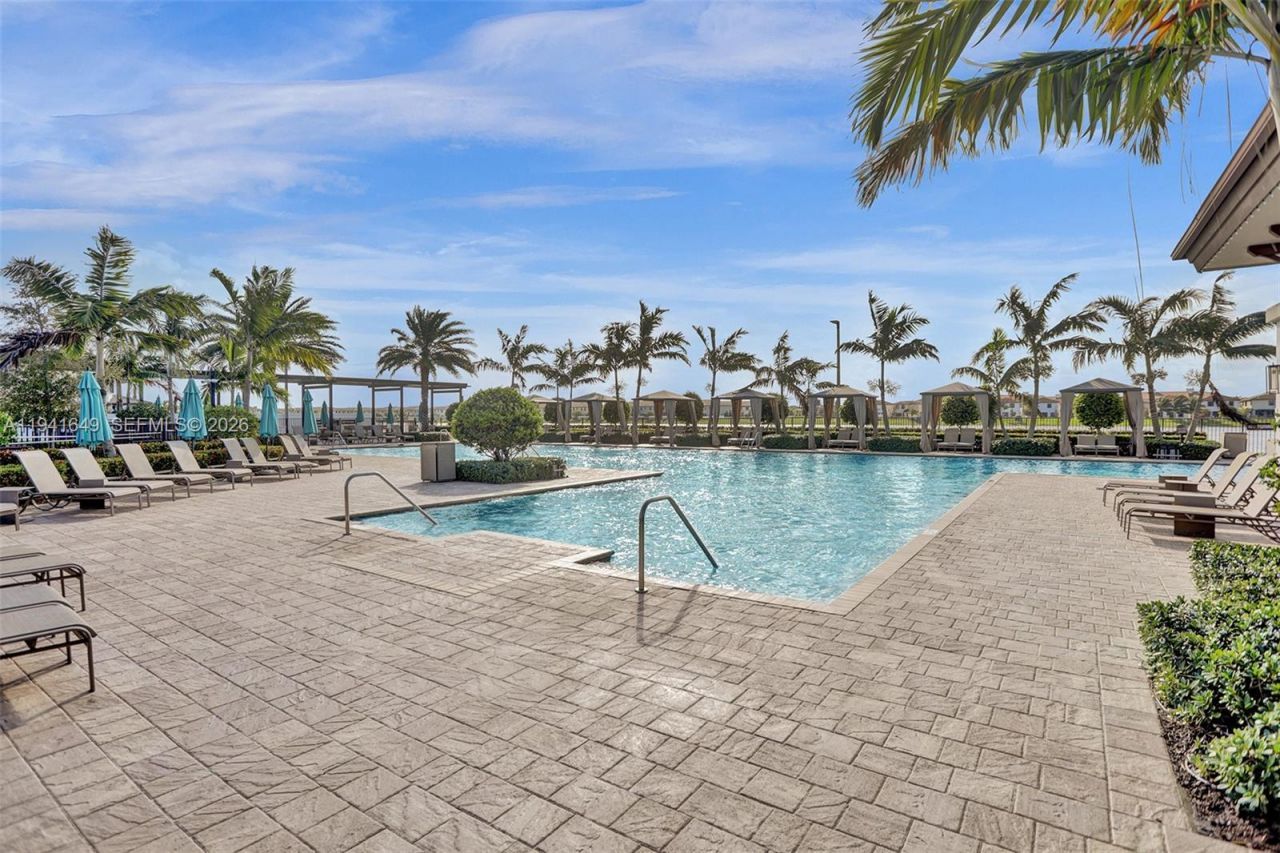 10025 W 32nd Ln, Hialeah, FL 33018 Photo