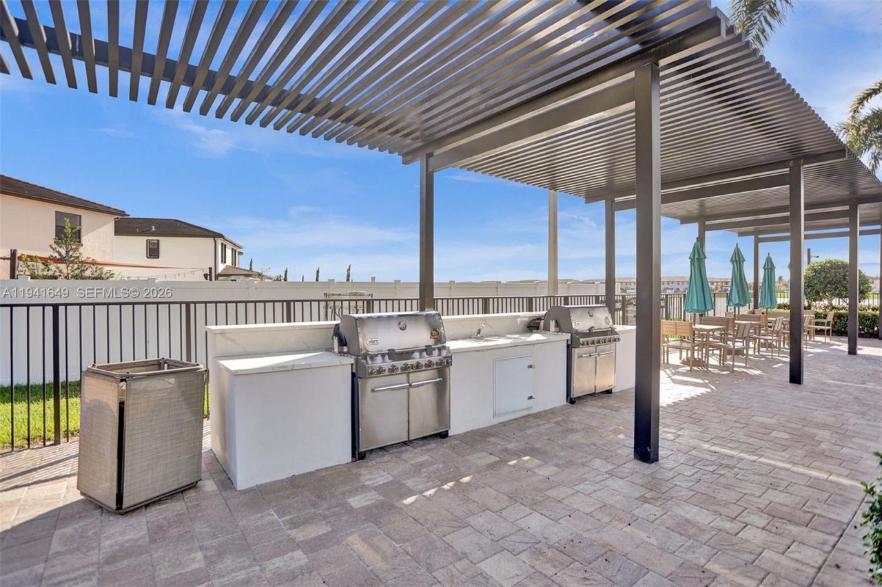 10025 W 32nd Ln, Hialeah, FL 33018 Photo