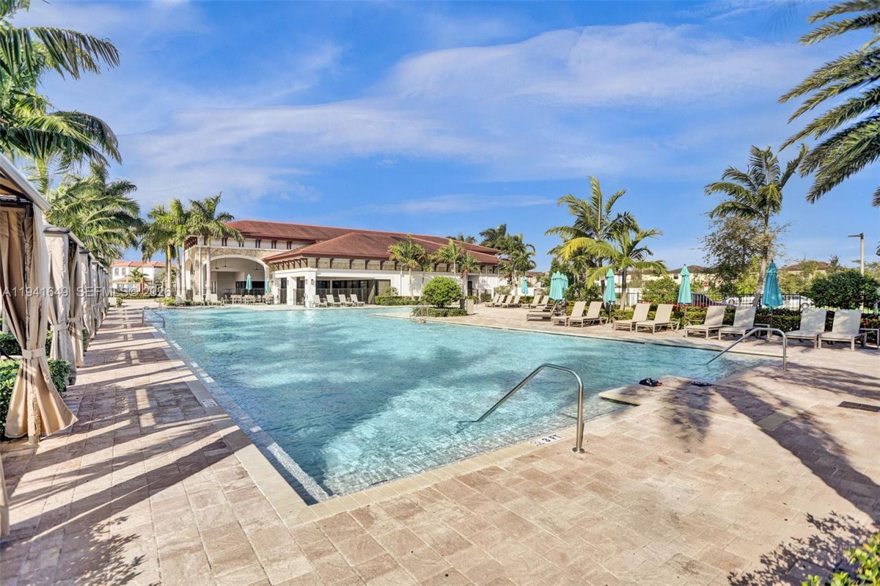 10025 W 32nd Ln, Hialeah, FL 33018 Photo