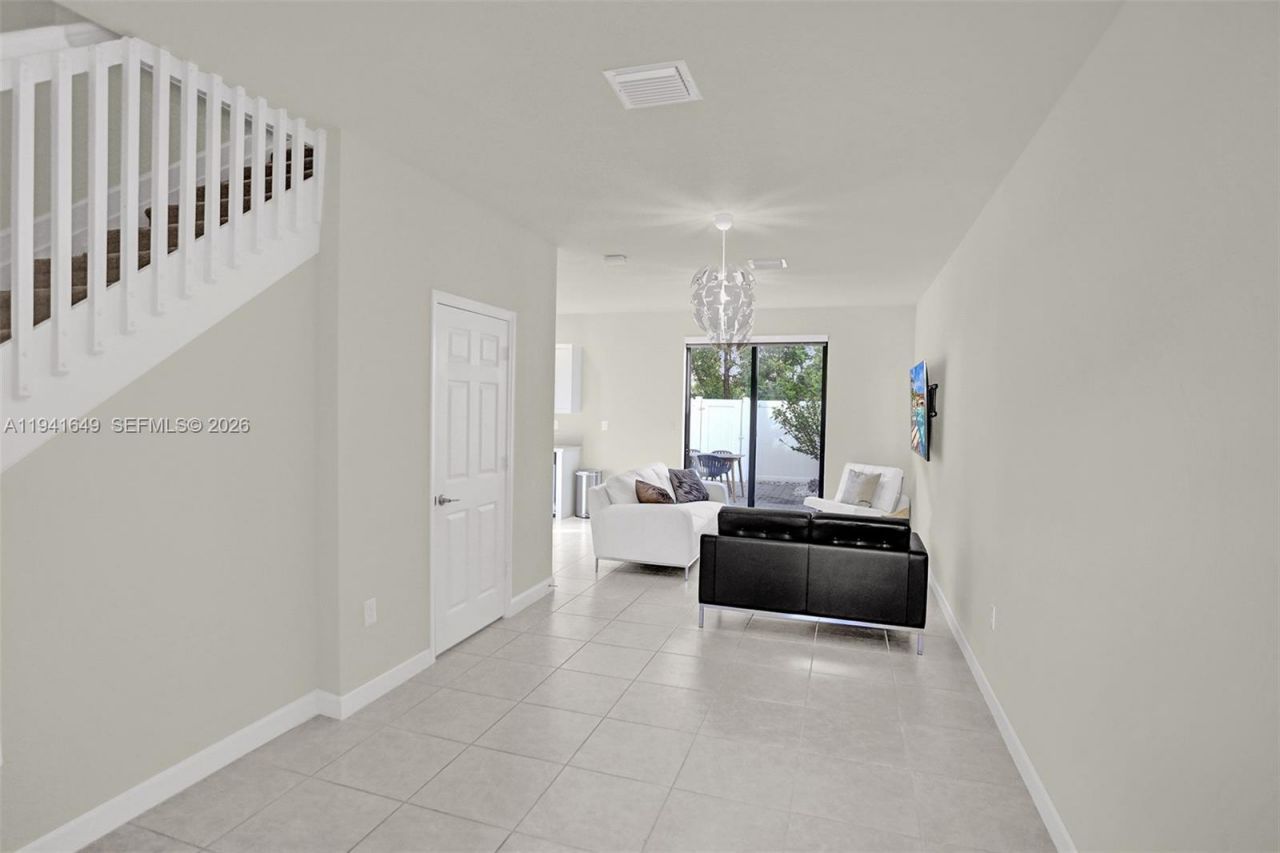 10025 W 32nd Ln, Hialeah, FL 33018 Photo