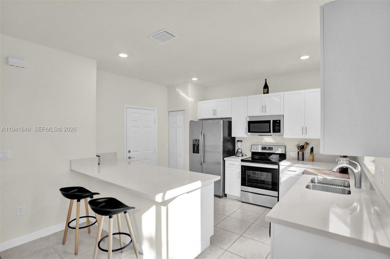 10025 W 32nd Ln, Hialeah, FL 33018 Photo