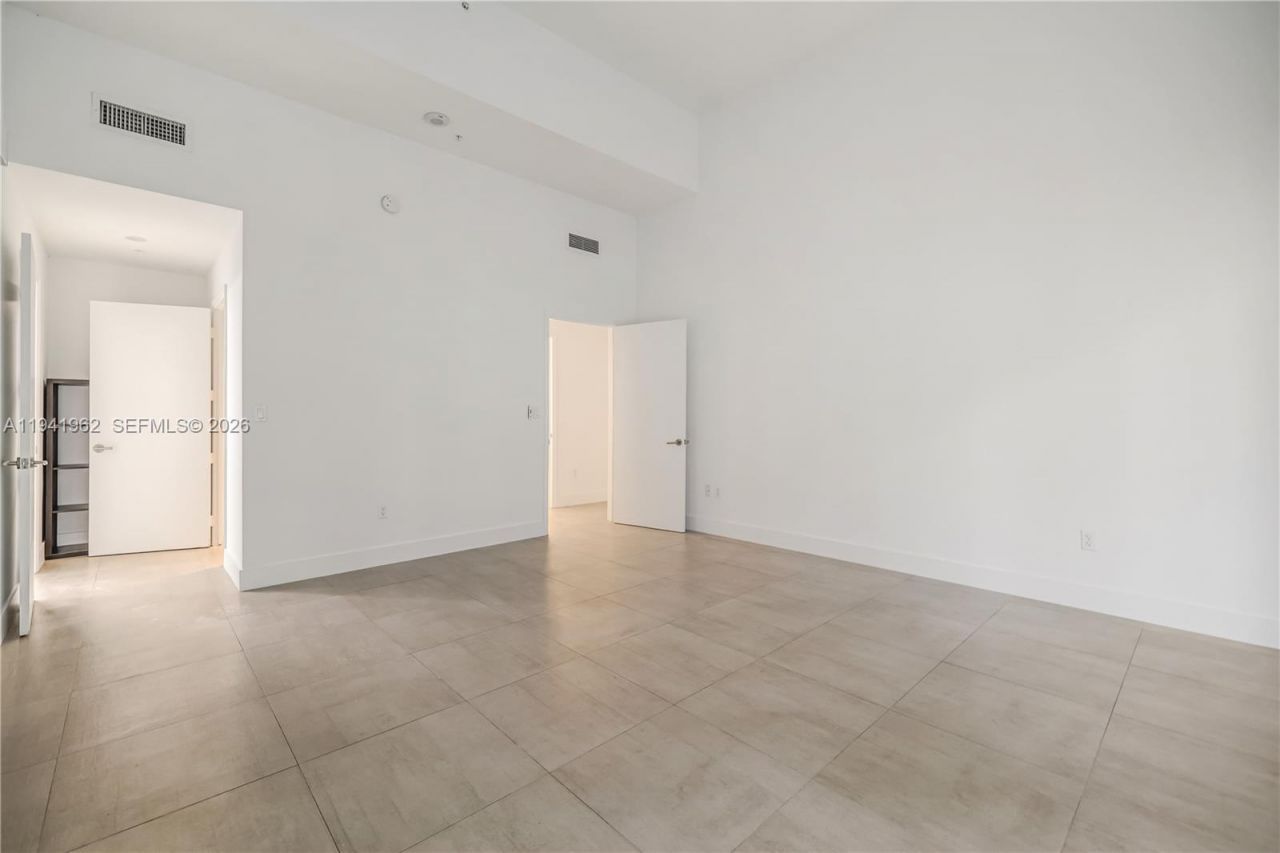 1010 SW 2nd Ave, Unit 506, Miami, FL 33130 Photo