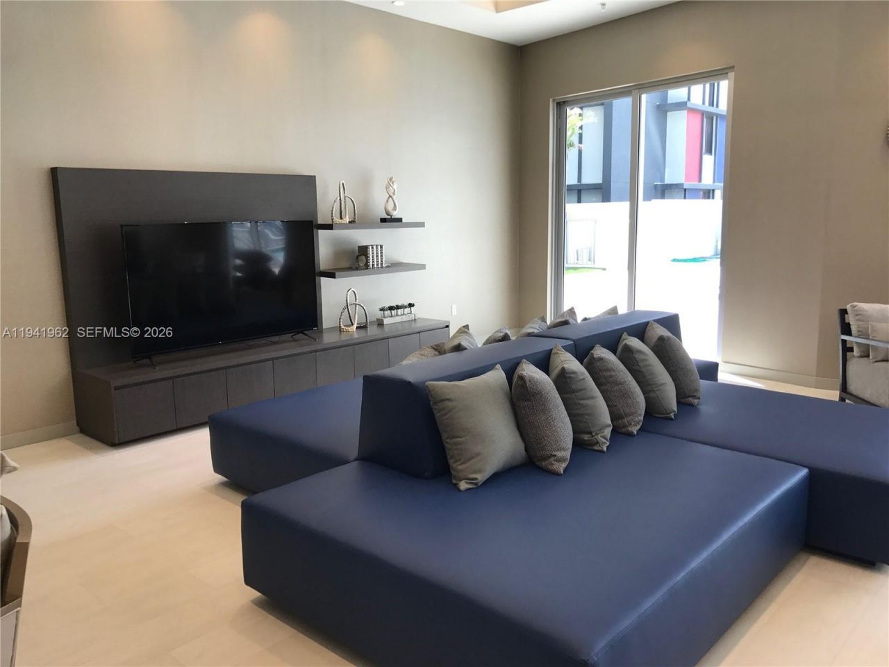 1010 SW 2nd Ave, Unit 506, Miami, FL 33130 Photo