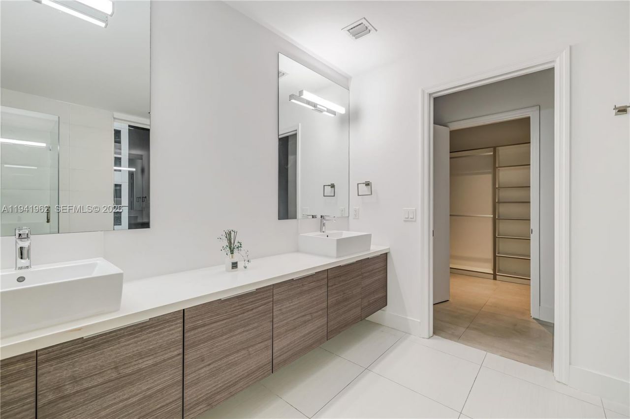 1010 SW 2nd Ave, Unit 506, Miami, FL 33130 Photo