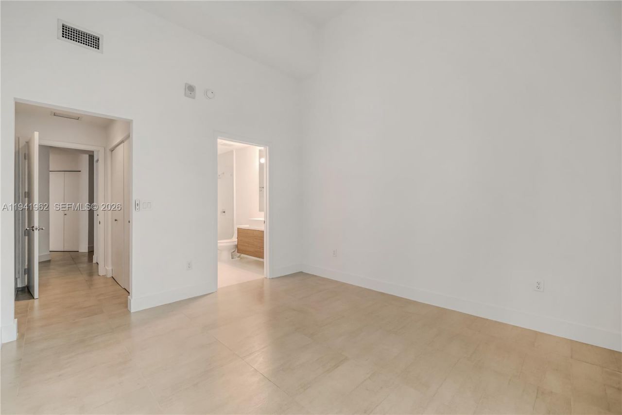 1010 SW 2nd Ave, Unit 506, Miami, FL 33130 Photo