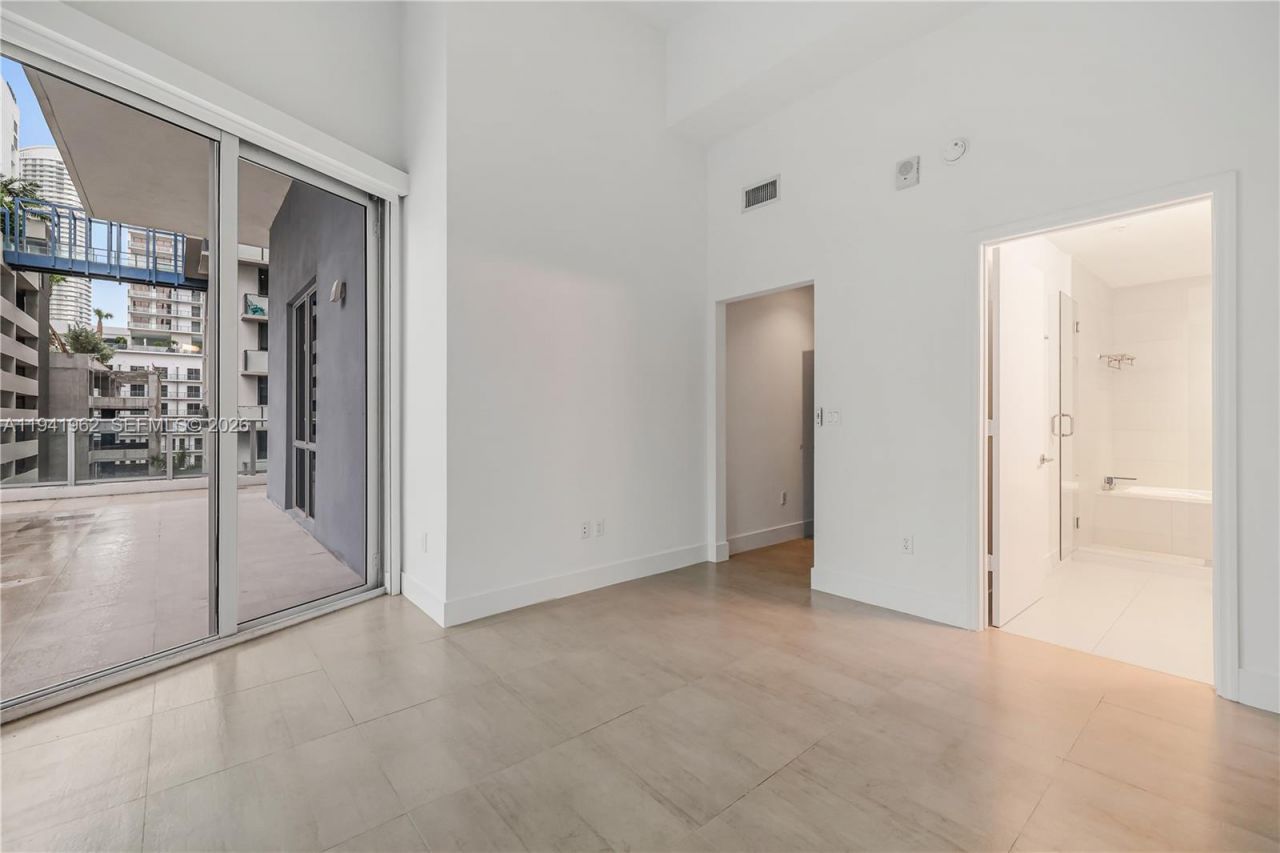 1010 SW 2nd Ave, Unit 506, Miami, FL 33130 Photo