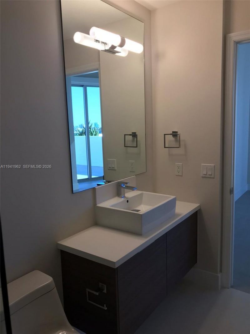 1010 SW 2nd Ave, Unit 506, Miami, FL 33130 Photo