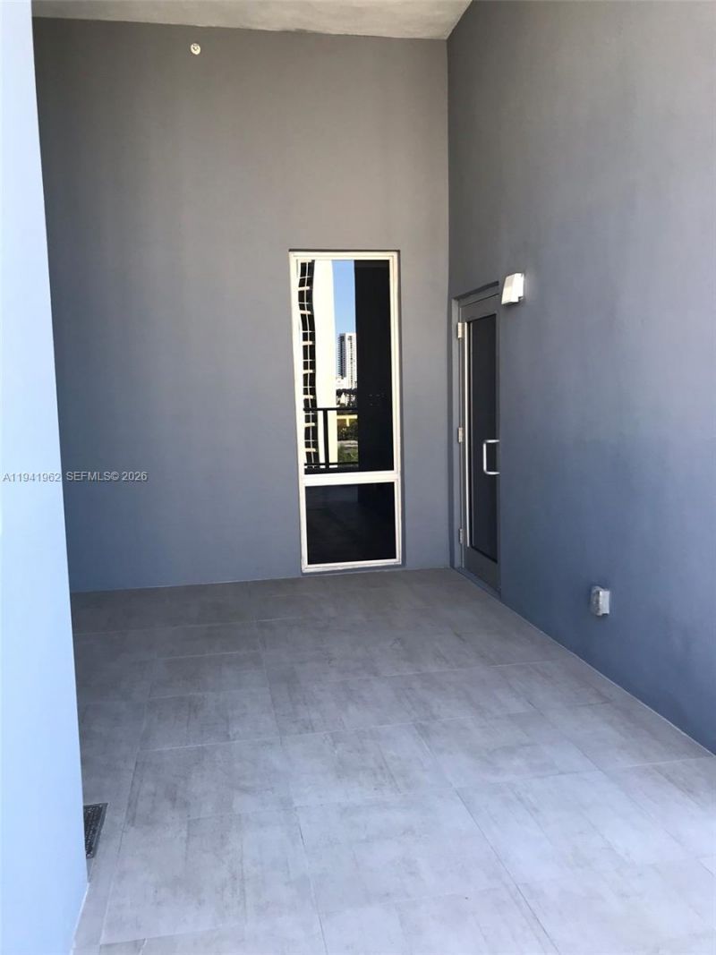 1010 SW 2nd Ave, Unit 506, Miami, FL 33130 Photo