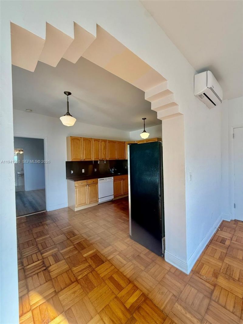 4035 N Meridian Ave, Unit 302, Miami Beach, FL 33140 Photo