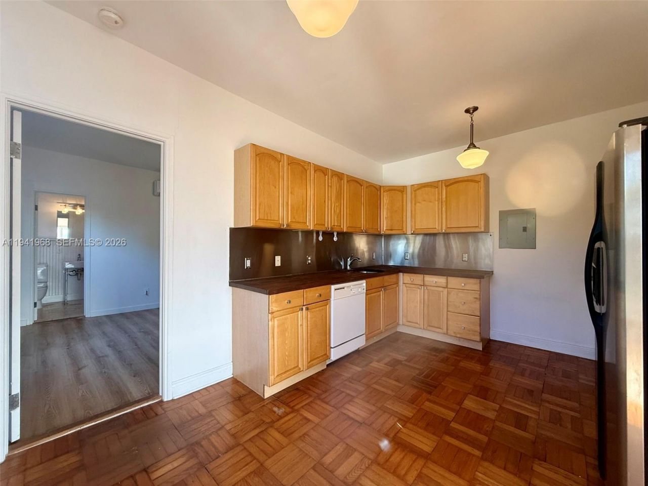 4035 N Meridian Ave, Unit 302, Miami Beach, FL 33140 Photo