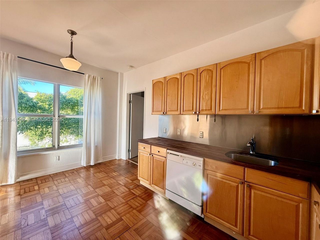 4035 N Meridian Ave, Unit 302, Miami Beach, FL 33140 Photo