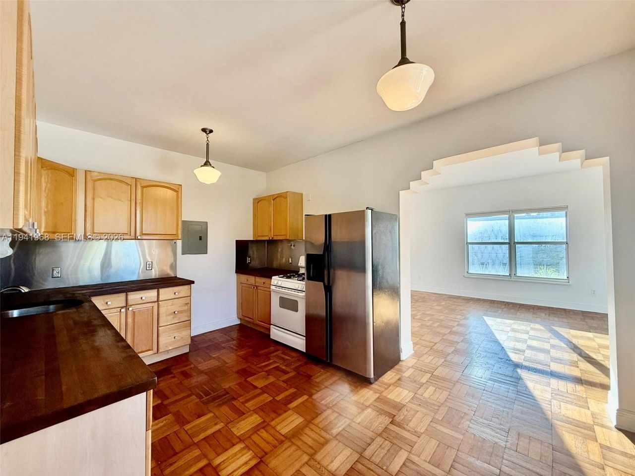 4035 N Meridian Ave, Unit 302, Miami Beach, FL 33140 Photo