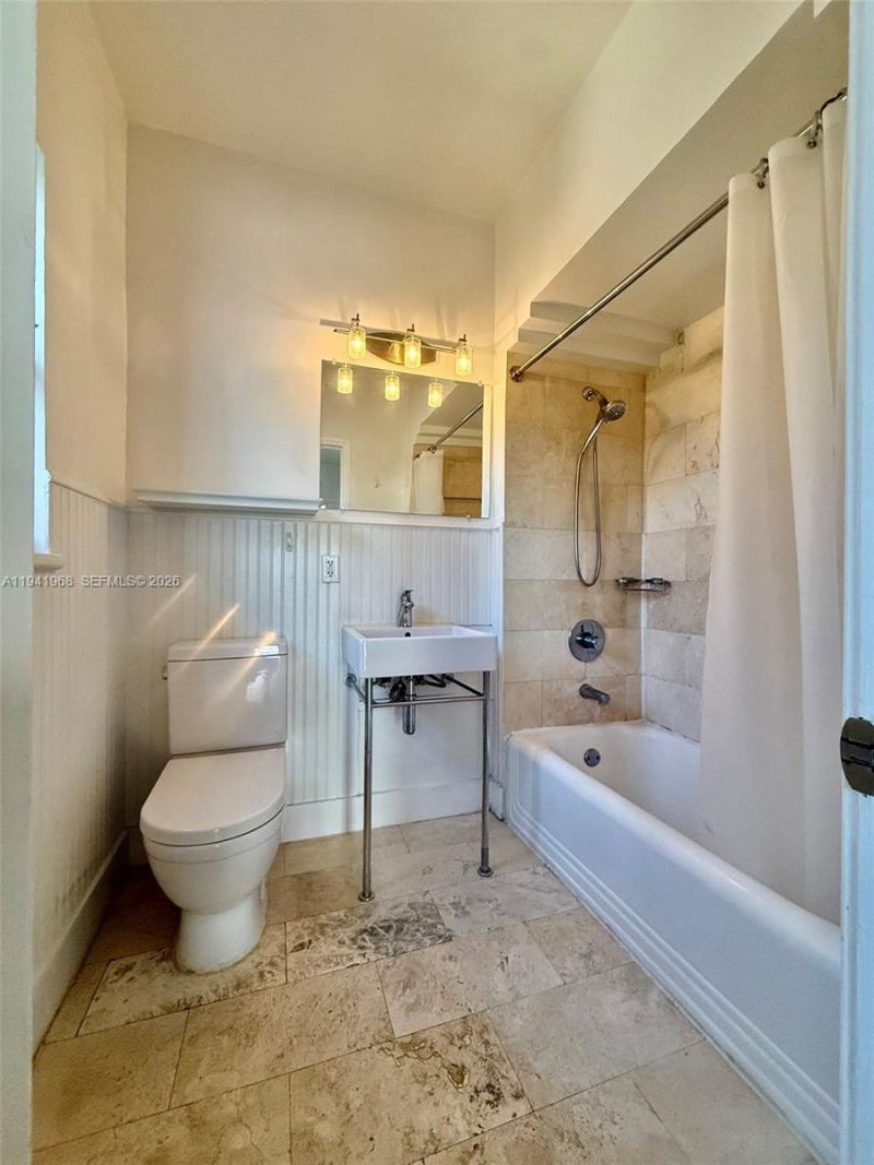 4035 N Meridian Ave, Unit 302, Miami Beach, FL 33140 Photo