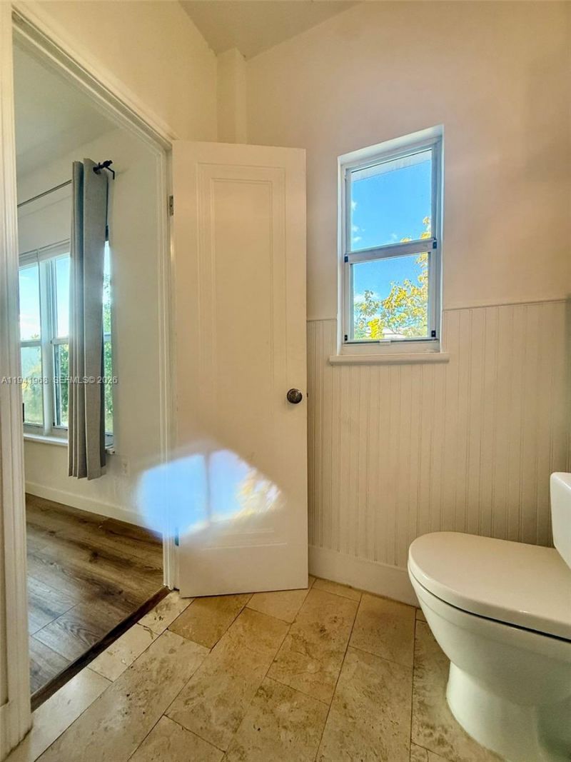 4035 N Meridian Ave, Unit 302, Miami Beach, FL 33140 Photo