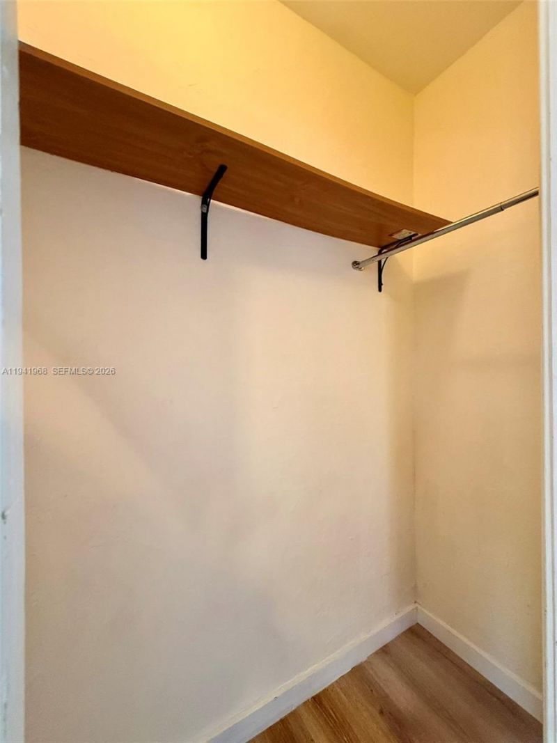 4035 N Meridian Ave, Unit 302, Miami Beach, FL 33140 Photo