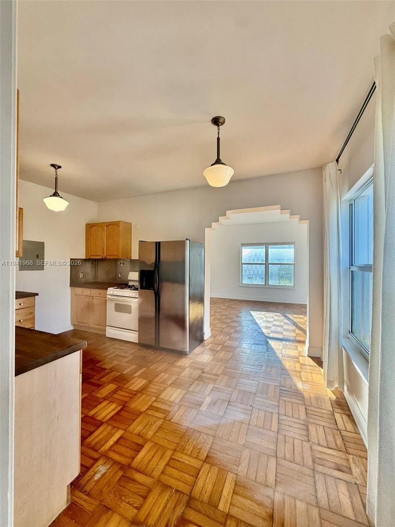 4035 N Meridian Ave, Unit 302, Miami Beach, FL 33140 Photo