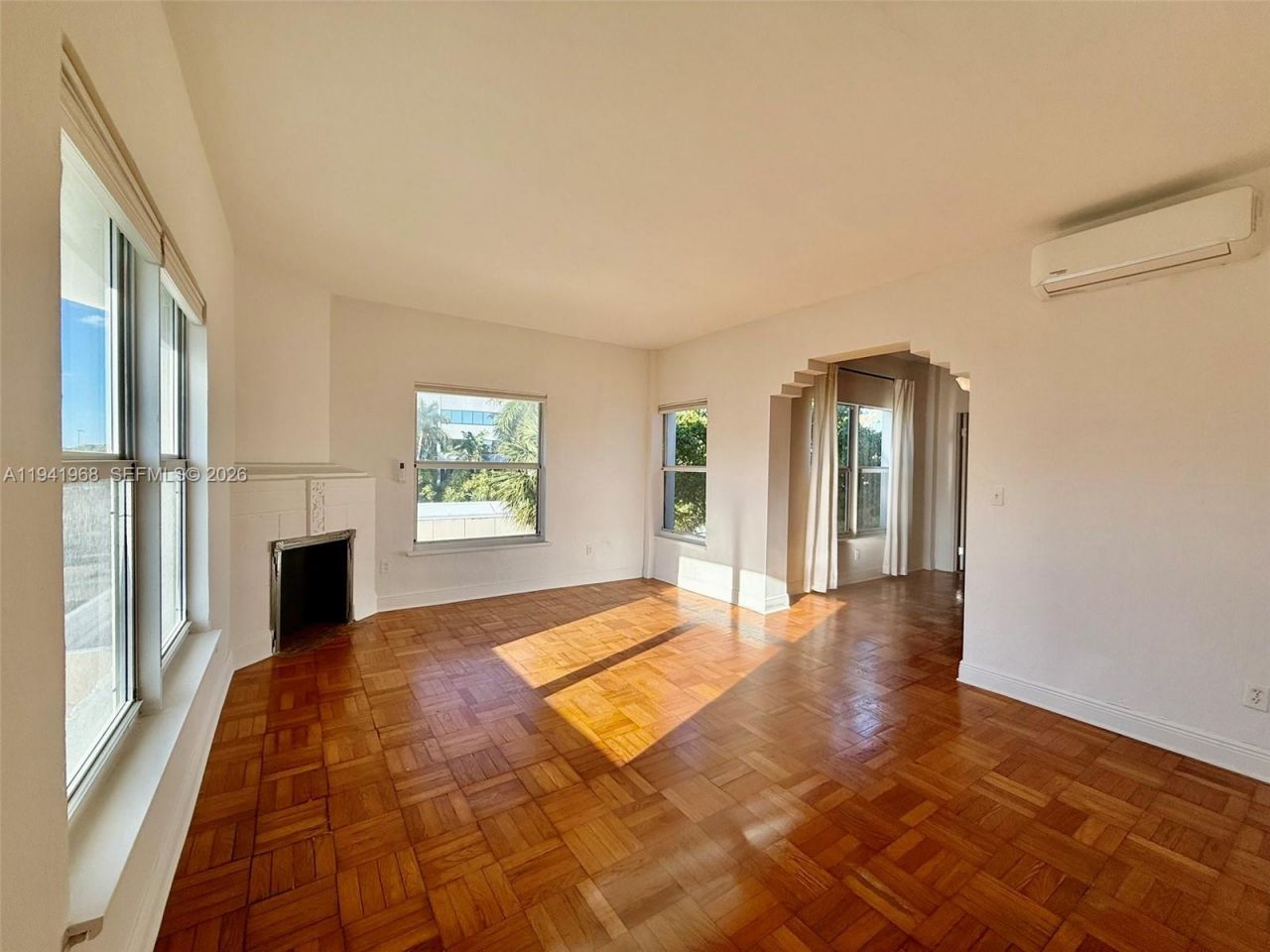 4035 N Meridian Ave, Unit 302, Miami Beach, FL 33140 Photo