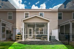 1026 Bennington Drive photo 4