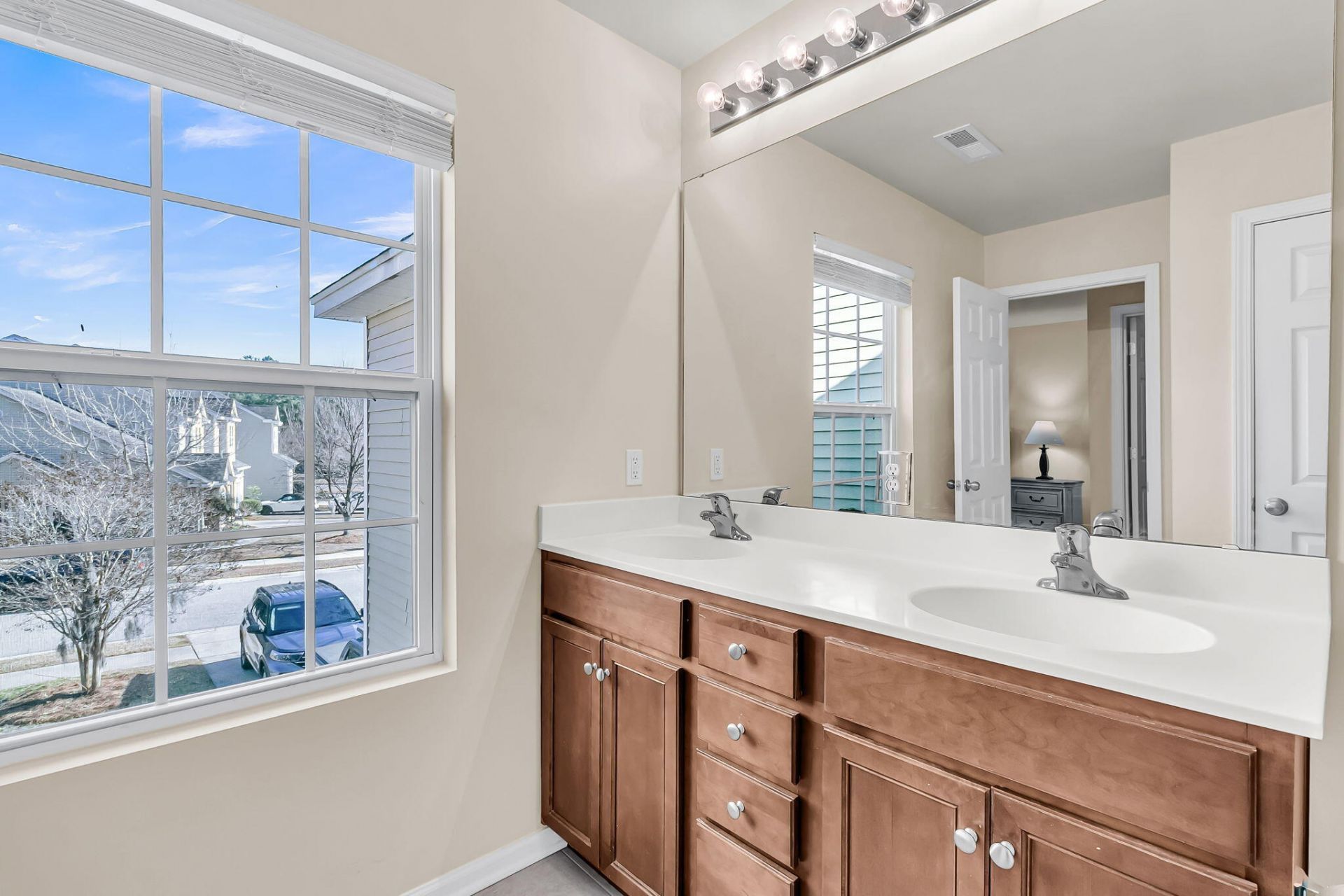 1026 Bennington Drive Photo 35