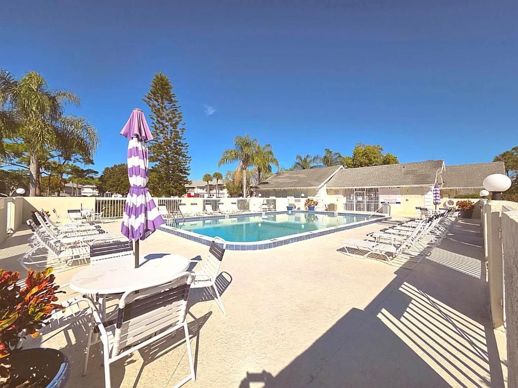 1524 SE Royal Green Circle, Unit Q-202, Port Saint Lucie, FL 34952 Photo