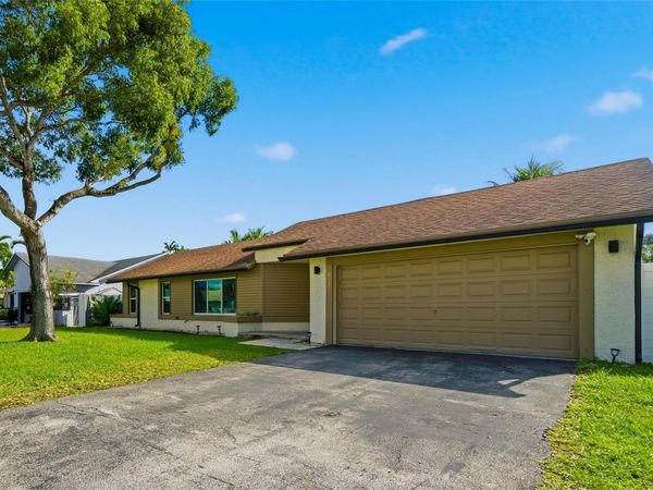 8340 SW 27th Place, Davie, FL 33328